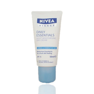 Nivea Visage Light Moisturizing Day Cream SPF15 50ml